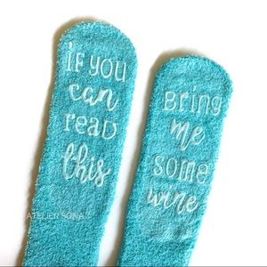 Wine socks women’s teal in cupcake package